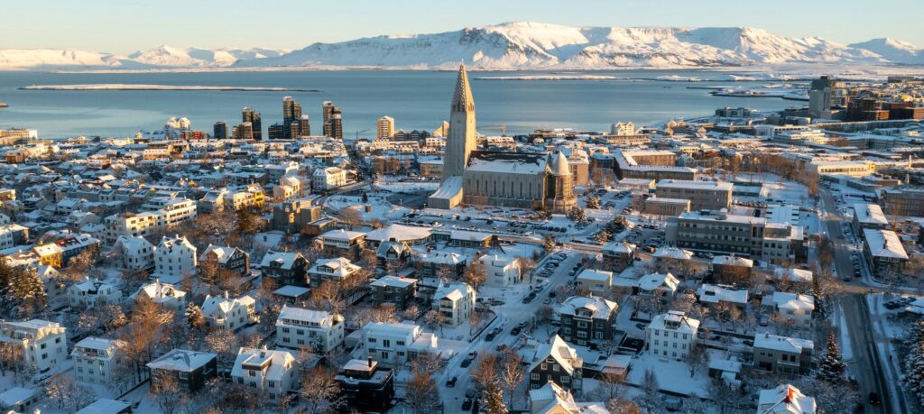 Vista dall'alto della città di Reykjavik, durante i mesi invernali